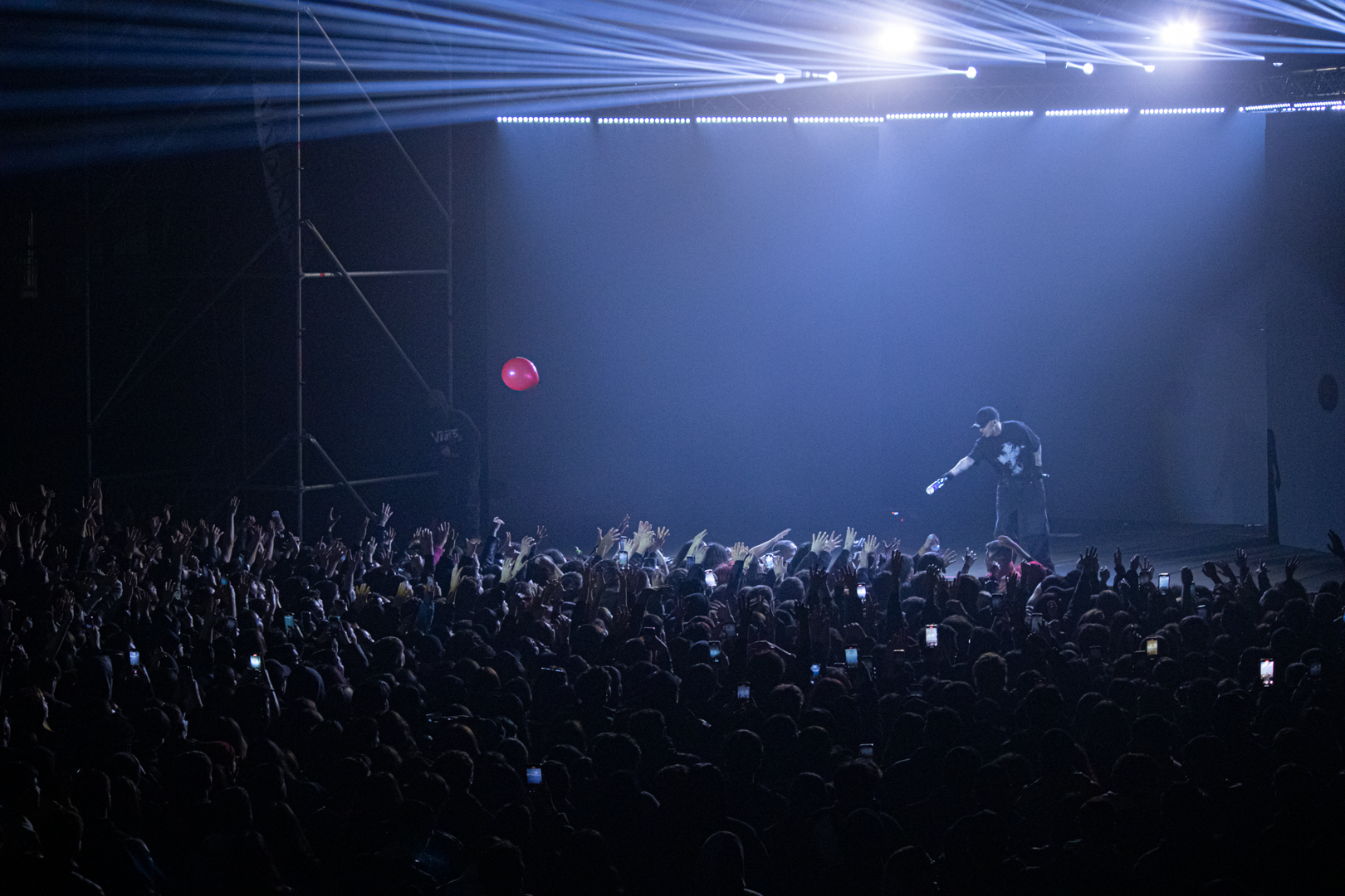Easykid mostró su Darkera en el Coliseo Municipal