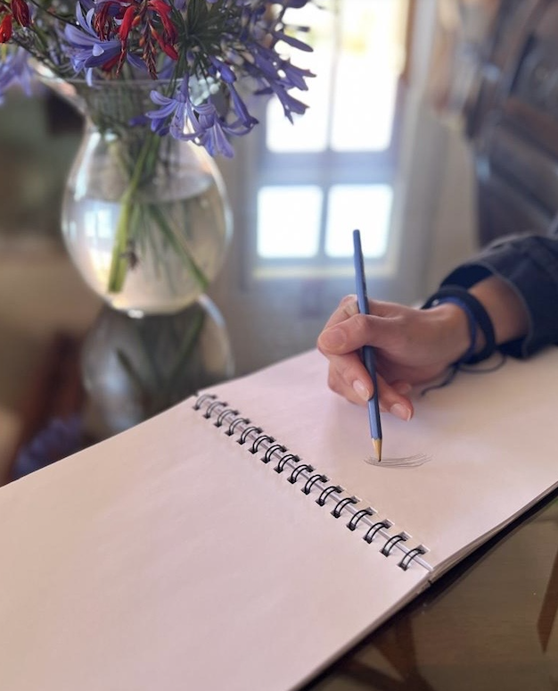 Programación de concurso internacional incluye  Taller de Dibujo dictado por destacado artista