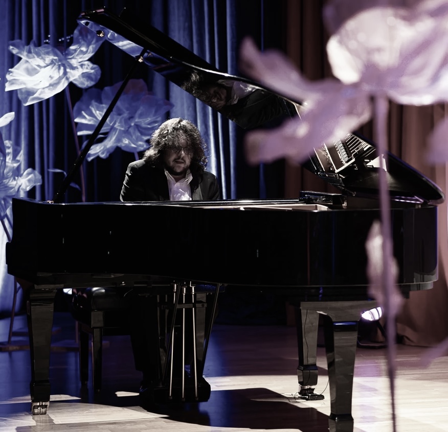 Destacado pianista polaco se presenta en concierto gratuito en el Teatro Lord Cochrane 
