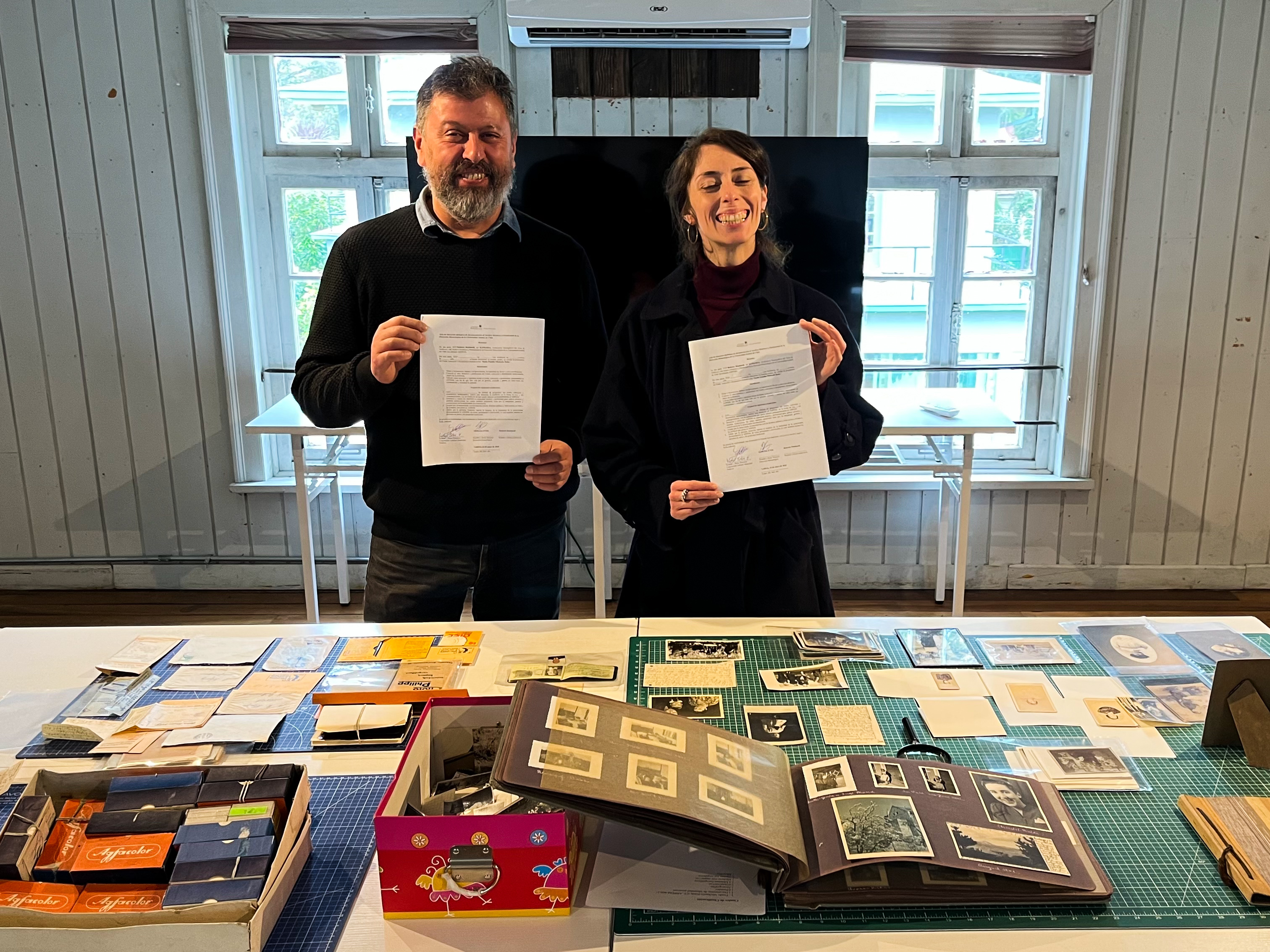 CCM Valdivia dona valioso archivo fotográfico a la Dirección Museológica de la Universidad Austral de Chile